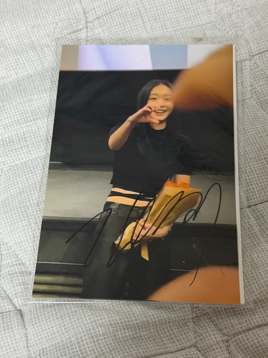 김다미 배우 친필싸인 판매합니다