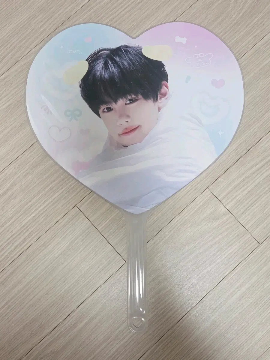 앤더블 김규빈 하트 우치와