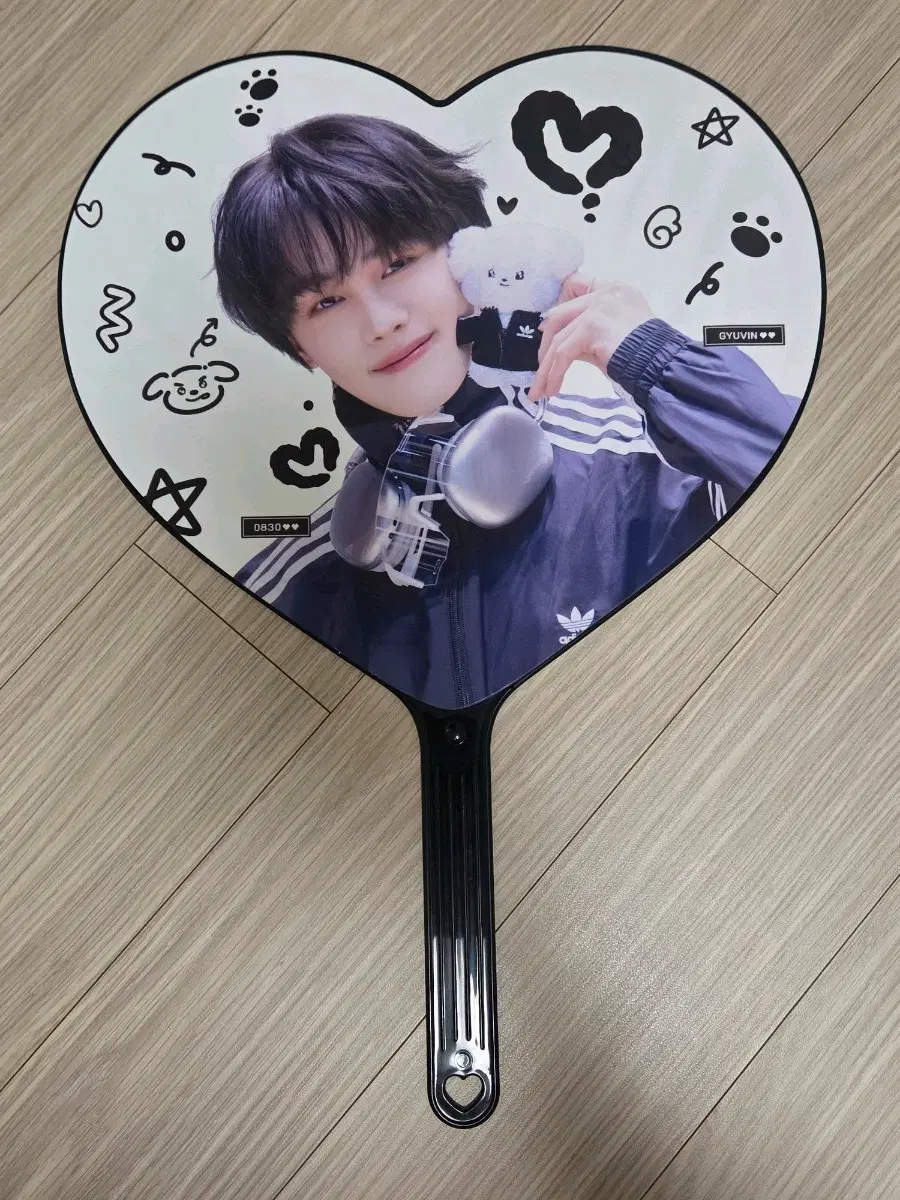 앤더블 김규빈 하트 우치와