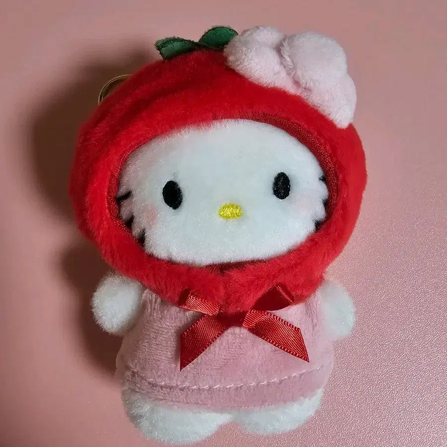 산리오 헬로키티 딸기 모자 키링