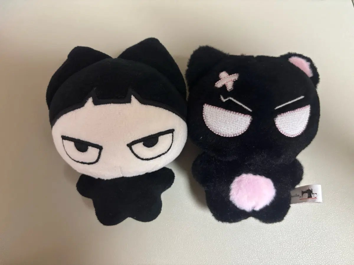 앤팀 니콜라스 동그라스 이치고냥