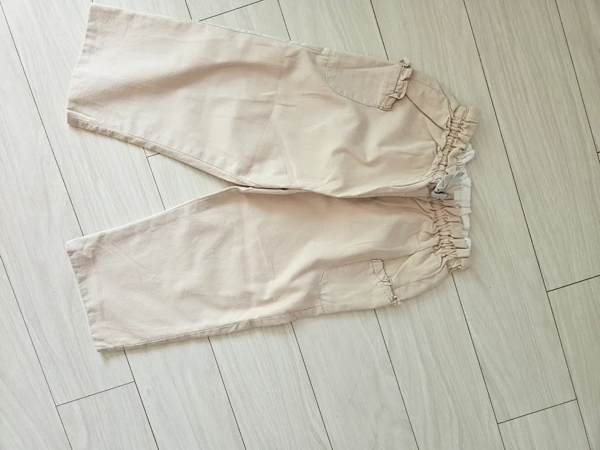 유아베이지색 셔링 카고 바지18M