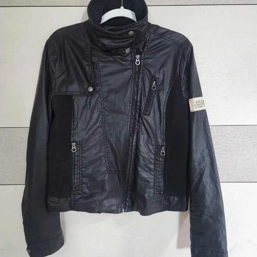 게스(GUESS) 블랙 라이더 스타일 자켓