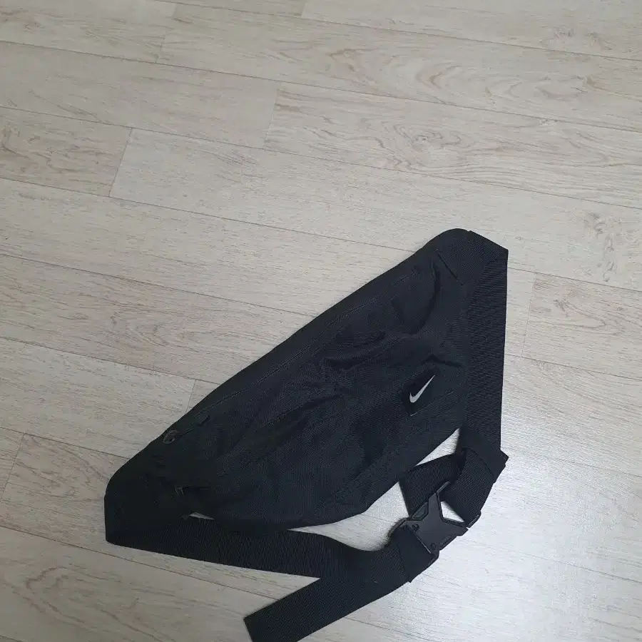 나이키 허리색 크로스백 가방 슬링백 완전깨끗해요