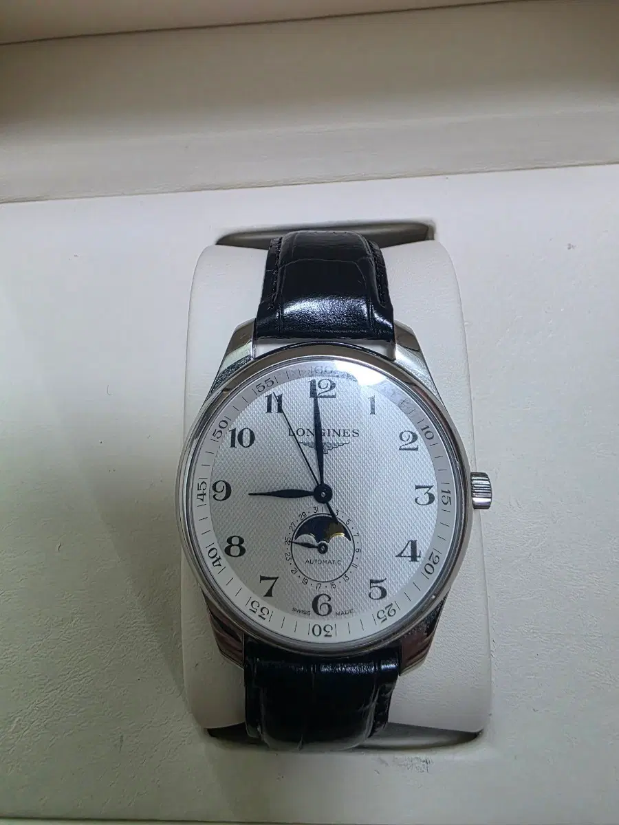 론진 마스터콜렉션 싱글 문페이즈 42mm 판매합니다.
