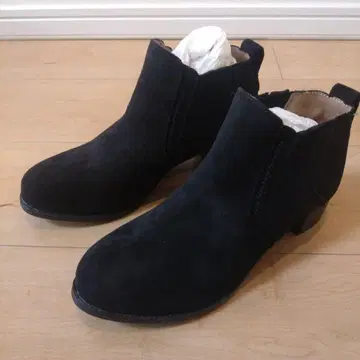 MINNETONKA x LEE
