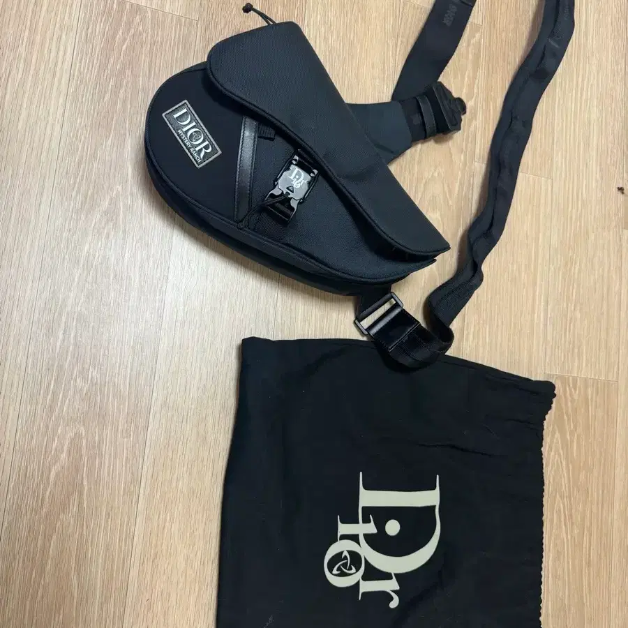 디올 새들백