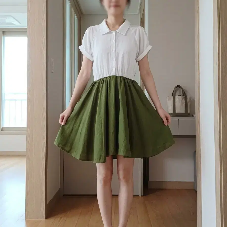 화이트 카키 플레어원피스 55
