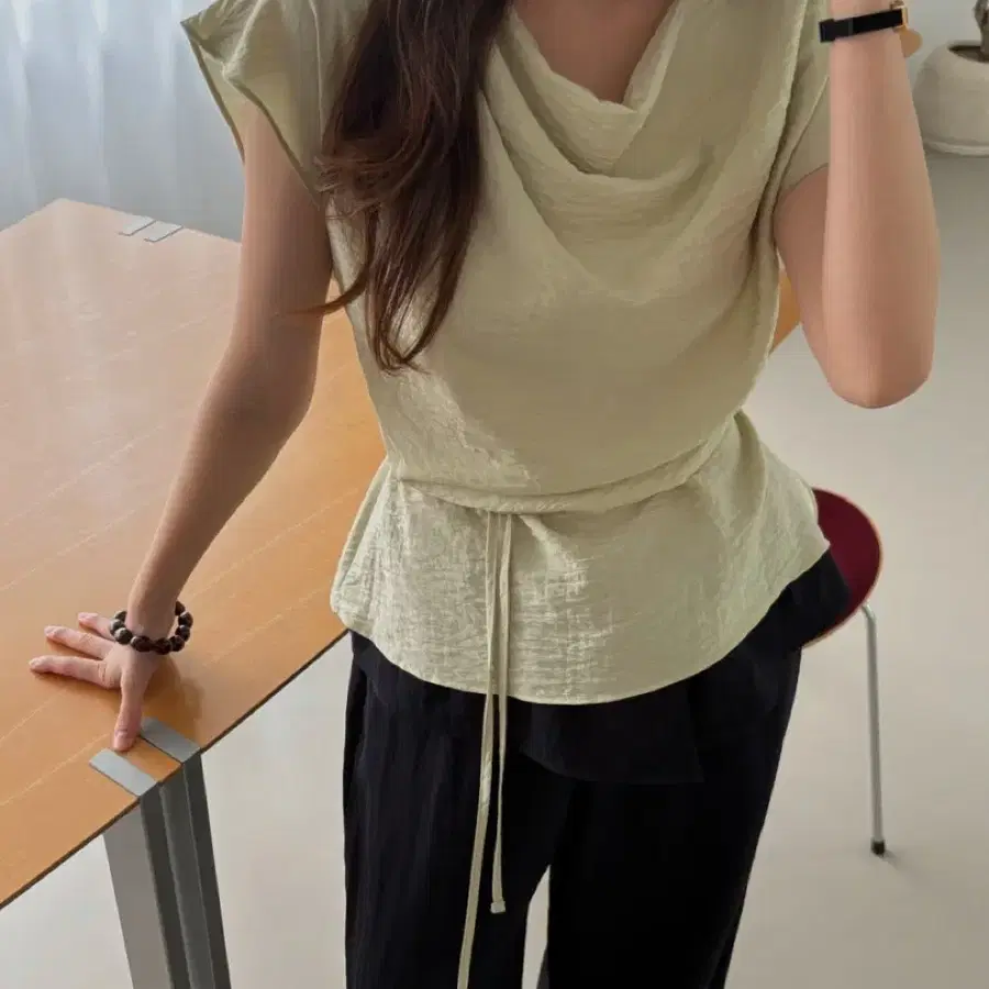 바스켓 세이지 블라우스 네이비 새상품 드레이프 레이어드룩