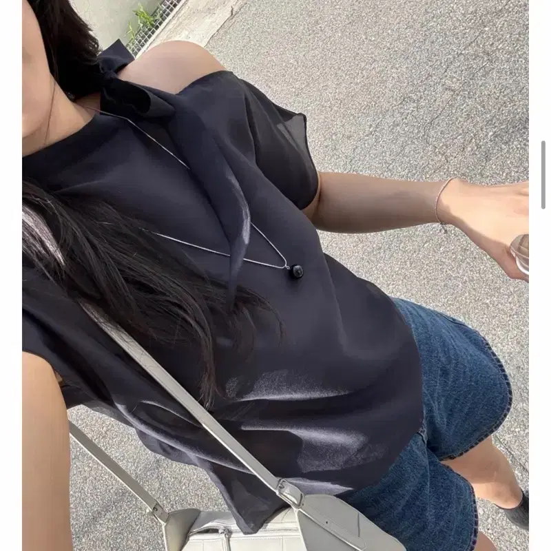 믈리예트 원오프 리본 새틴 블라우스 네이비 하객룩 출근룩