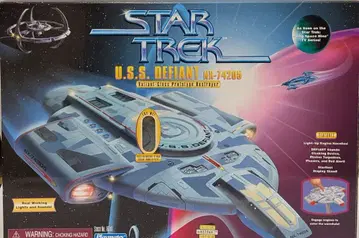 PLAYMATES COLLECTORS SERIES EDITION USS DEFIANT NX-74205