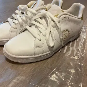 Reebok CLASSIC 스니커즈 화이트 골드
