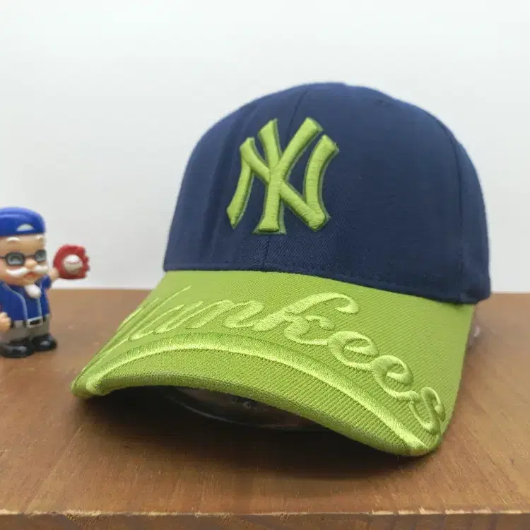 MLB 뉴욕양키스 오버랩 필기체 자수 배색 야구모자 볼캡 네이비 그린