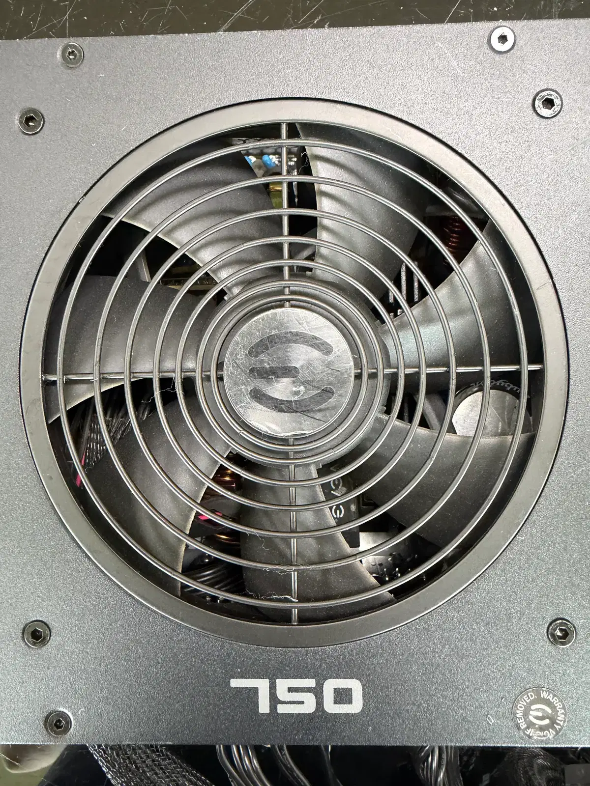 EVGA 750 GQ 80PLUS골드