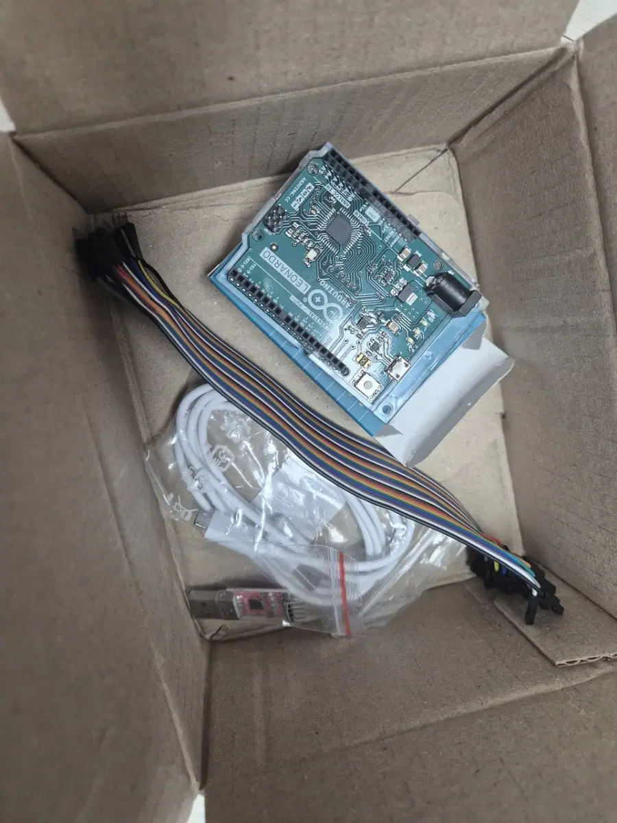 아두이노 레오나르도 보드 + USB 케이블 + 점퍼선