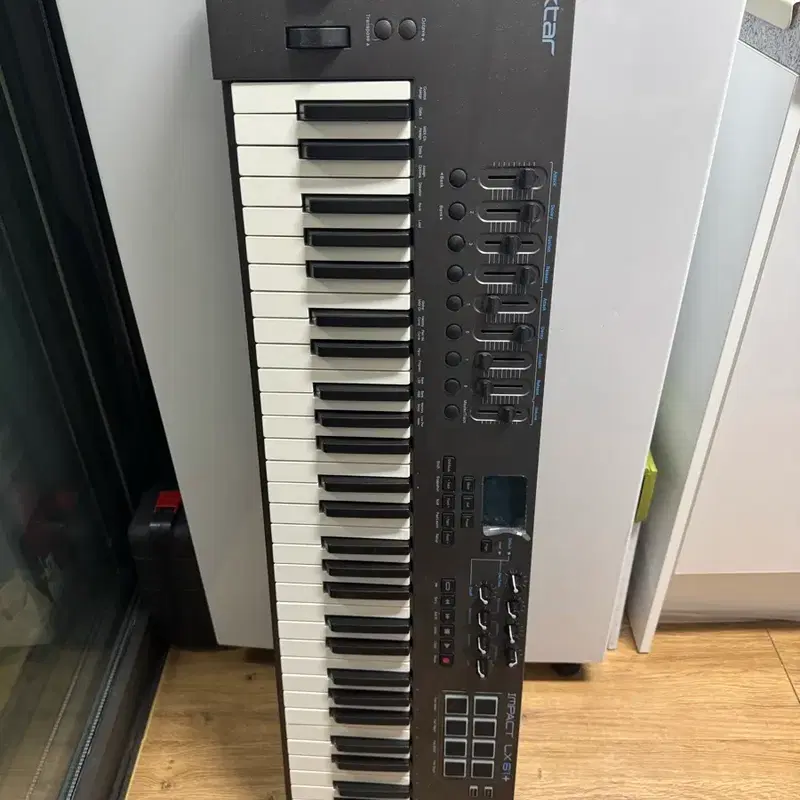 Nektar Impact LX61+ 마스터 키보드