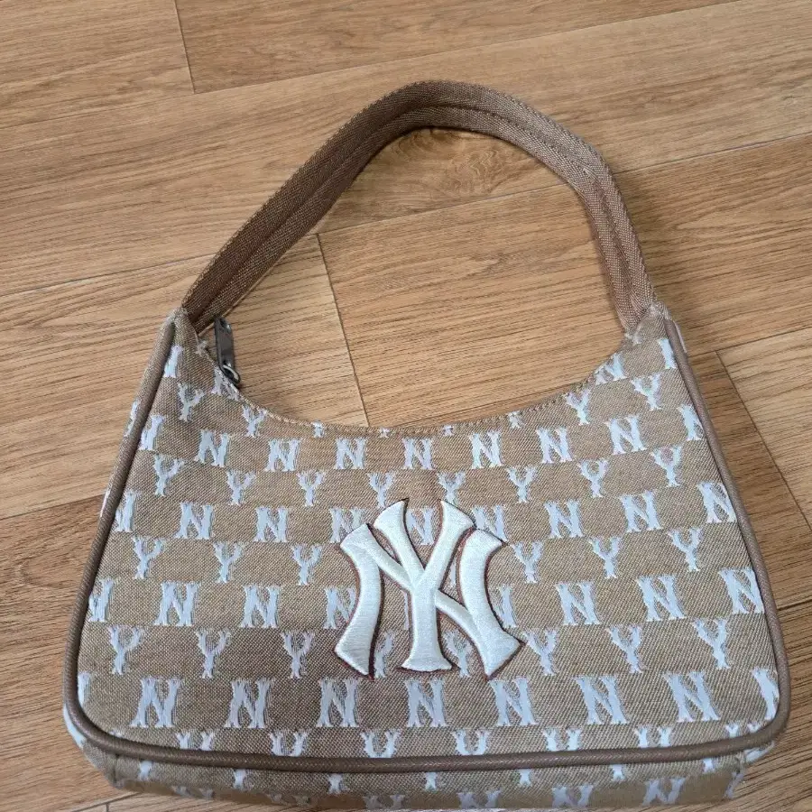 MLB 모노그램 자카드 호보백