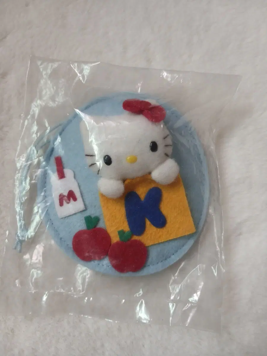 고전 키티 인형 펠트 뱃지 브로치 사과