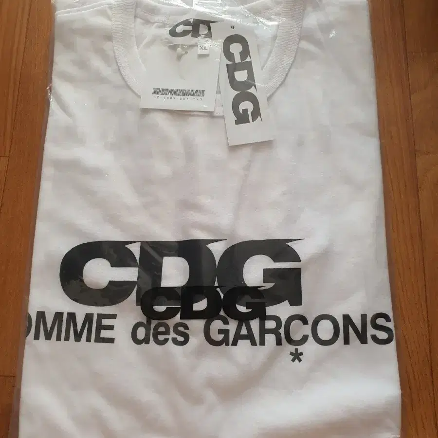 CDG 꼼데가르송 로고 반팔 티셔츠 화이트 XL