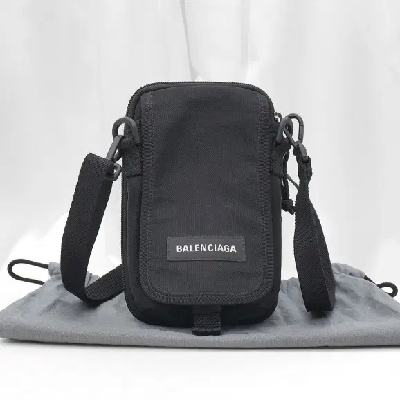 Balenciaga(발렌시아가) 593329 블랙 리사이클드 나일론 익스플로러 크로스백