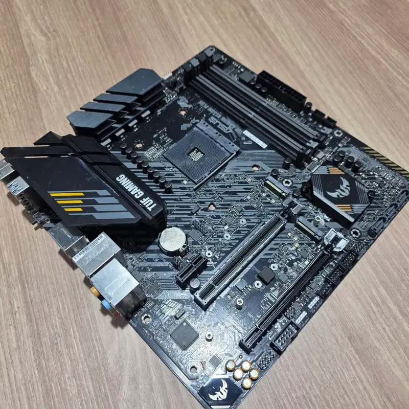 ASUS TUF GAMING B550-PLUS 메인보드