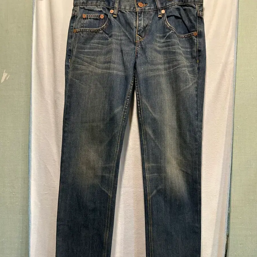 Levi's 리바이스 시그니처 데님 팬츠 워싱 골반바지. 로우라이즈