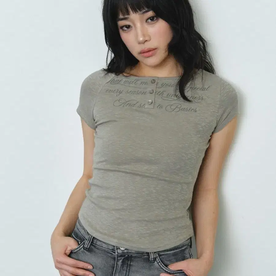 새상품)미드나잇무브 원숄더 ss bt sl t 반팔 상의 카키