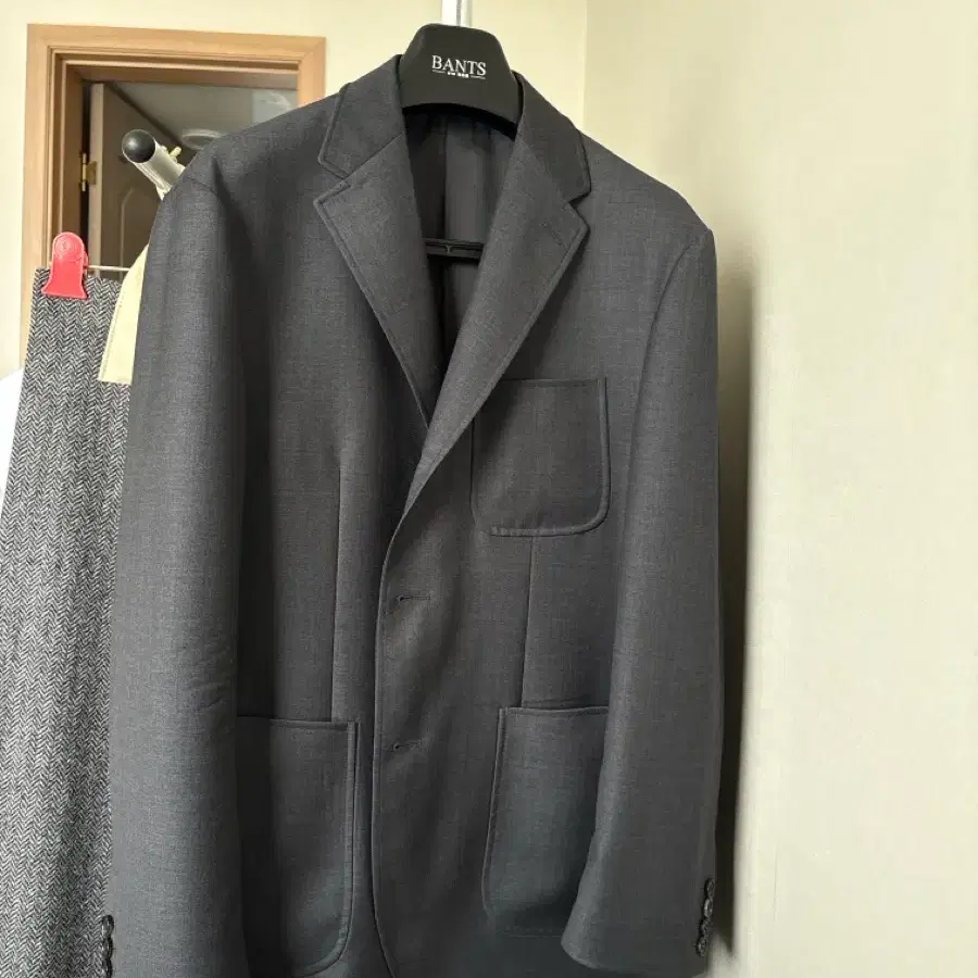 반츠 Worsted Wool 3B Single Jacket 그레이 L 사이즈 팝니다.