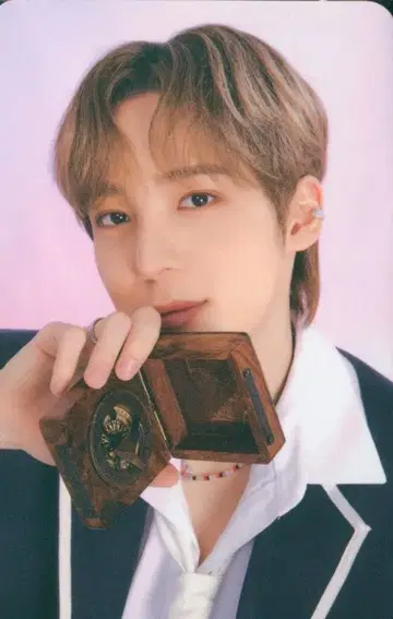 ATEEZ YUN HO ANITEEZ in ILLUSION 1/5