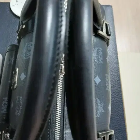 MCM 로고 패턴 블랙 토트백