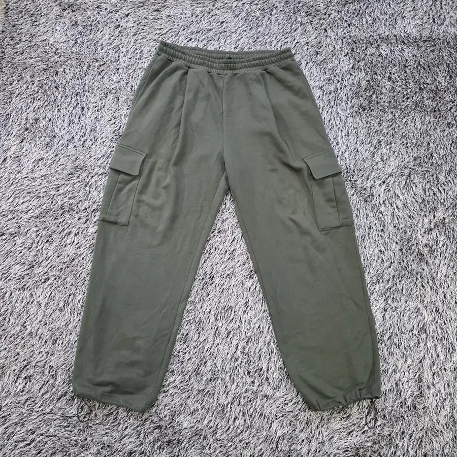무신사스탠다드 포켓 핀턱 카고 팬츠/남성(2XL)/B1501/새상품수준