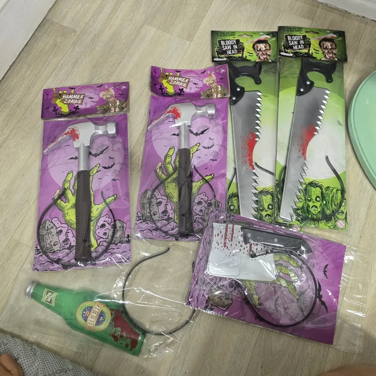 새상품 할로윈 코스튬 소품 세트 (망치, 톱, 맥주병, 칼)
