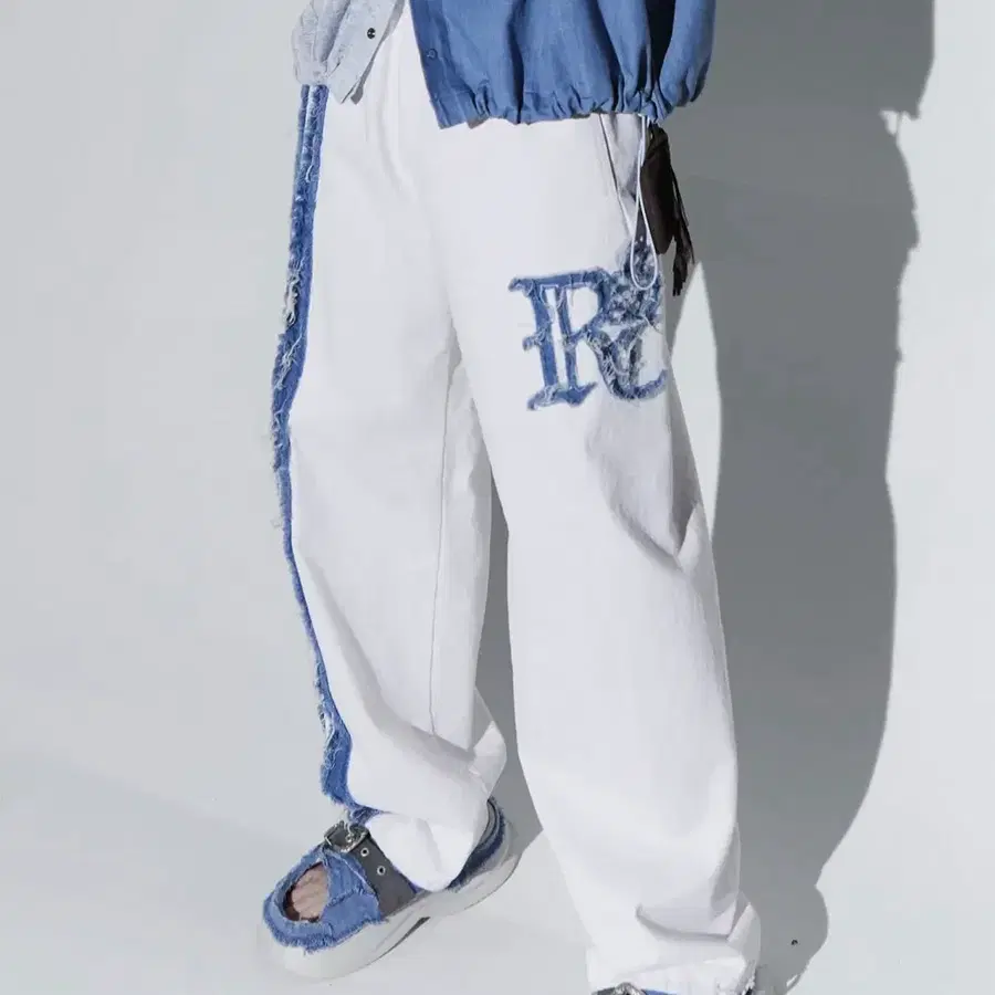 RSSC LOGO PATCHED DENIM PANTS 화이트 팬츠