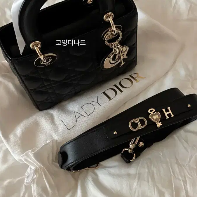 디올 레이디 백 블랙 스몰 사진 1
