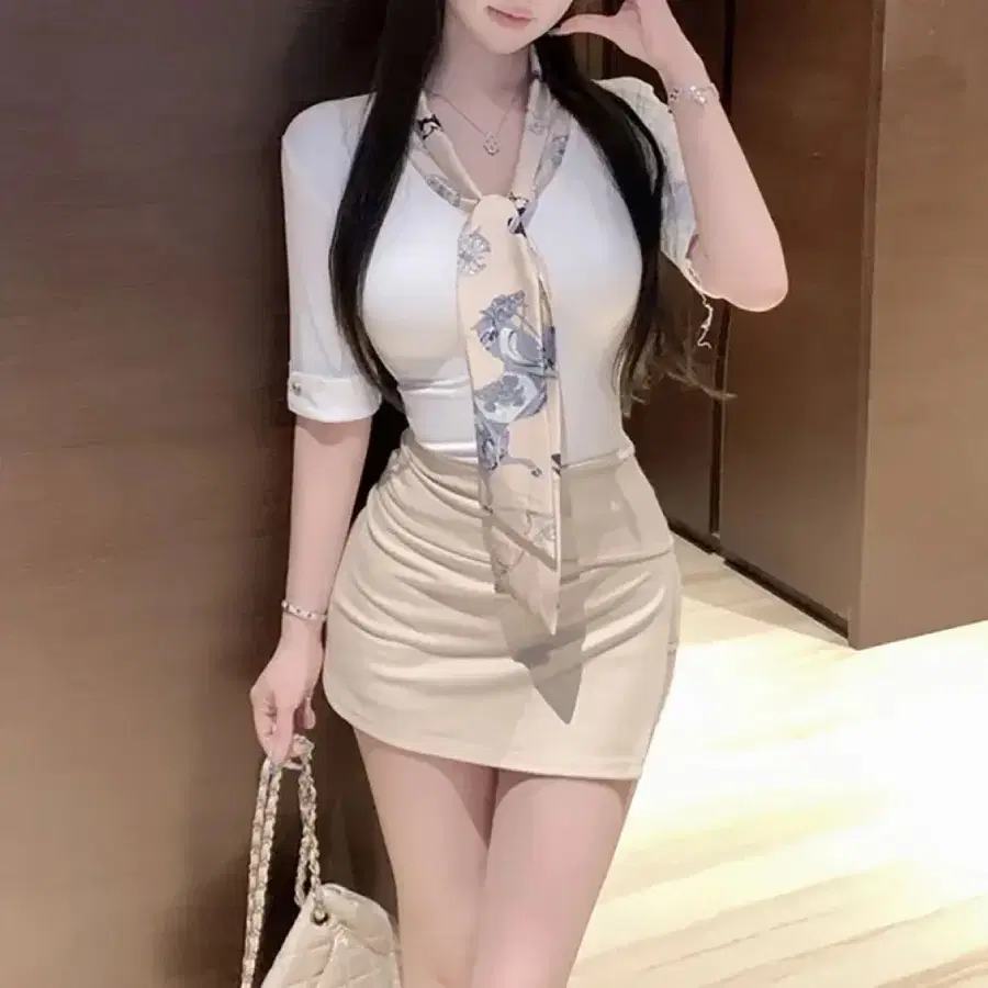(새상품) 타이 스카프 브이넥 5부 반팔 티셔츠