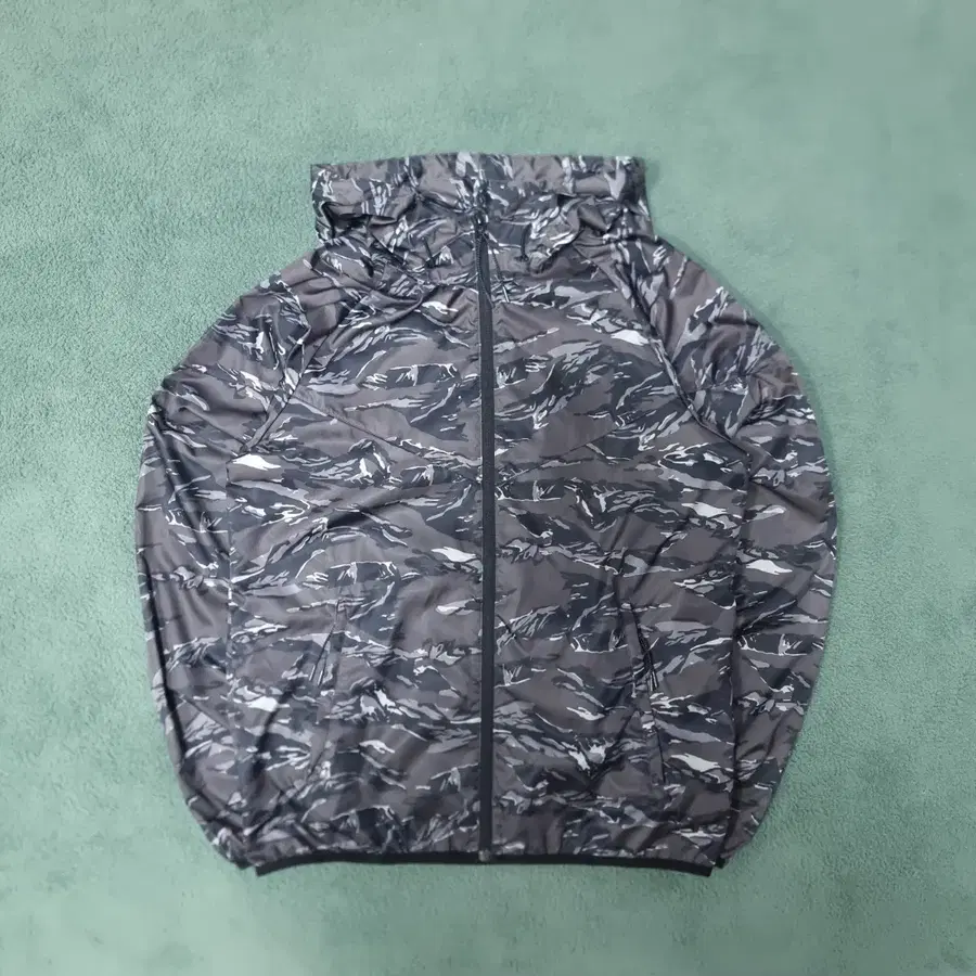 나이키 NSW 패커블 카모 바람막이