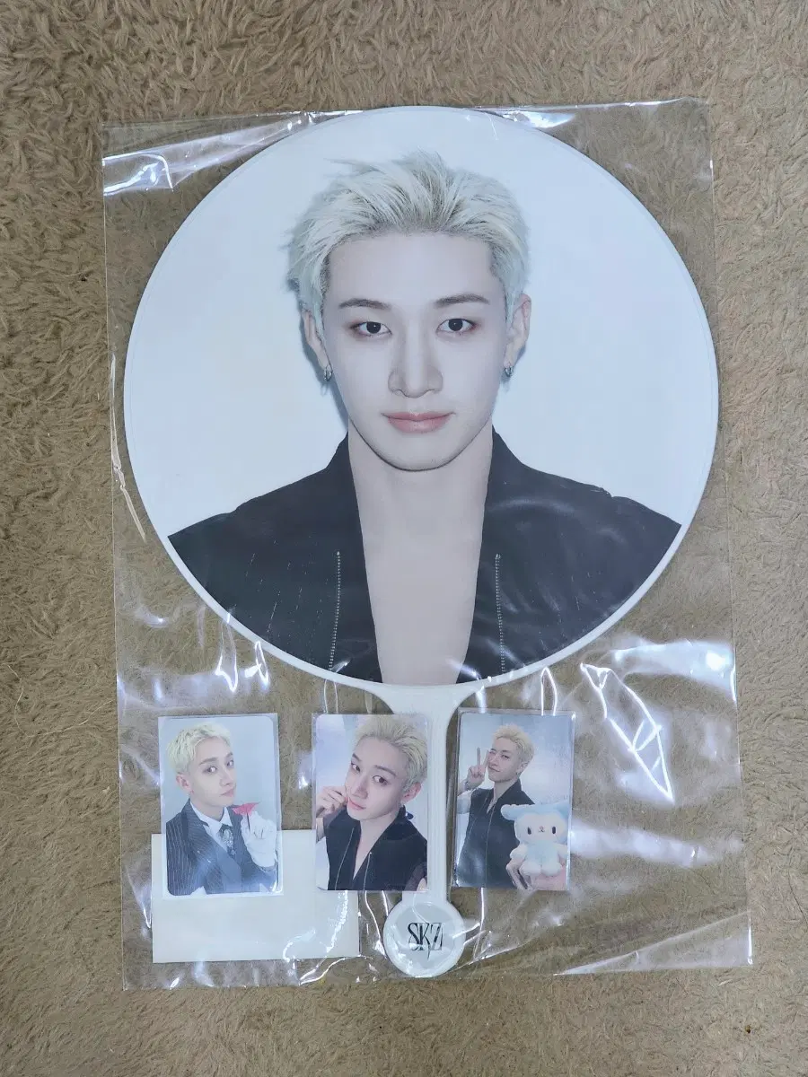 일관))방찬 스키즈 온라인 엠디 4만 포카런잇 콘서트 온라인 4만원 특전 포카런잇 콘서트 4만원 오프라인 포토카드 포카RUN IT mini picket keyring