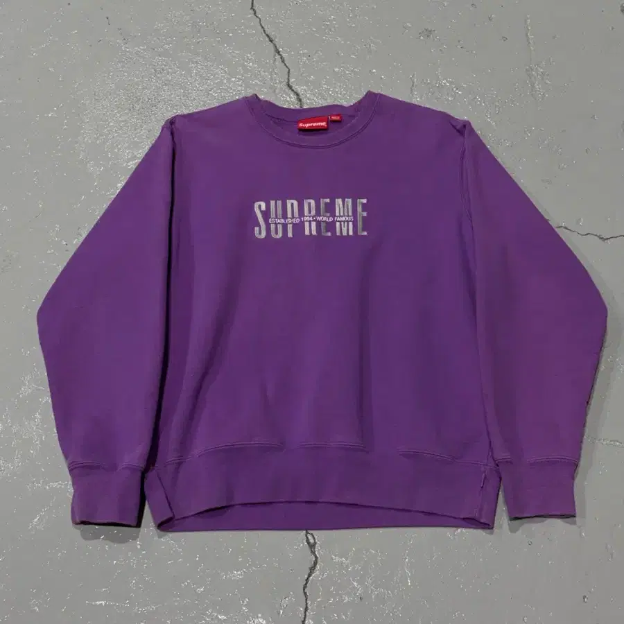 18fw Supreme(슈프림) 월드 페이머스 크루넥 스웻셔츠