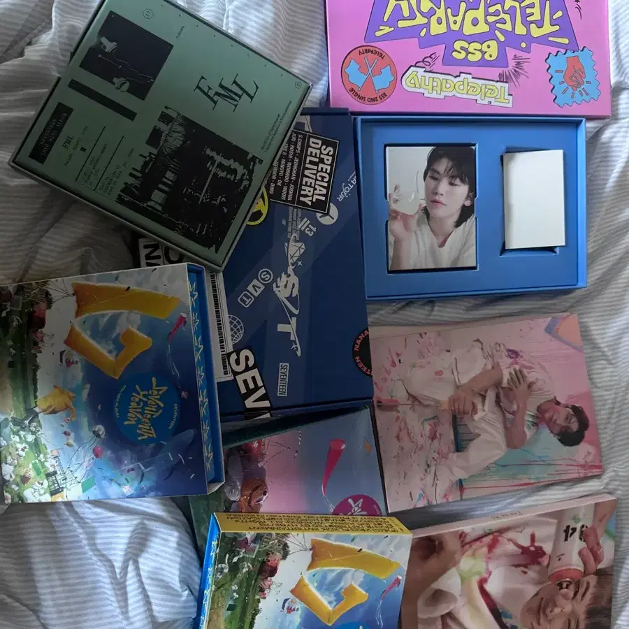 세븐틴 앨범, 캐럿반, 부석순 앨범, 포카 다 일괄에 팔아요 급처여서 엄청 싸게 팔아요ㅠ