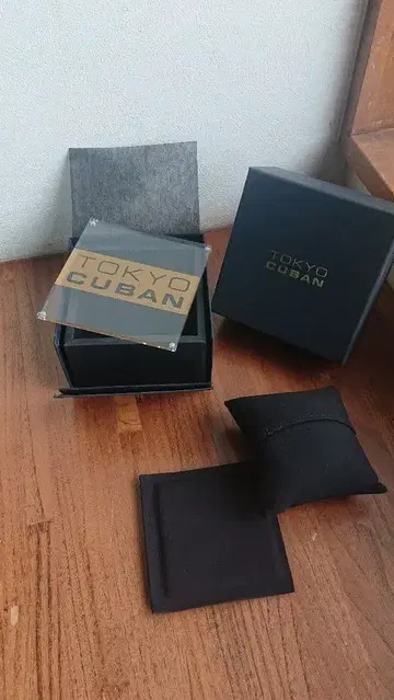 [ TOKYOCUBAN ] 시계 화장품 상자