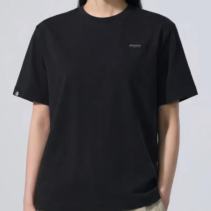 디스커버리 블랙 반팔티 75063