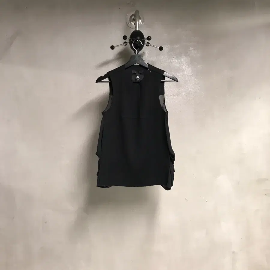 알렉산더왕 슬리브리스 탑 블랙 0(W)