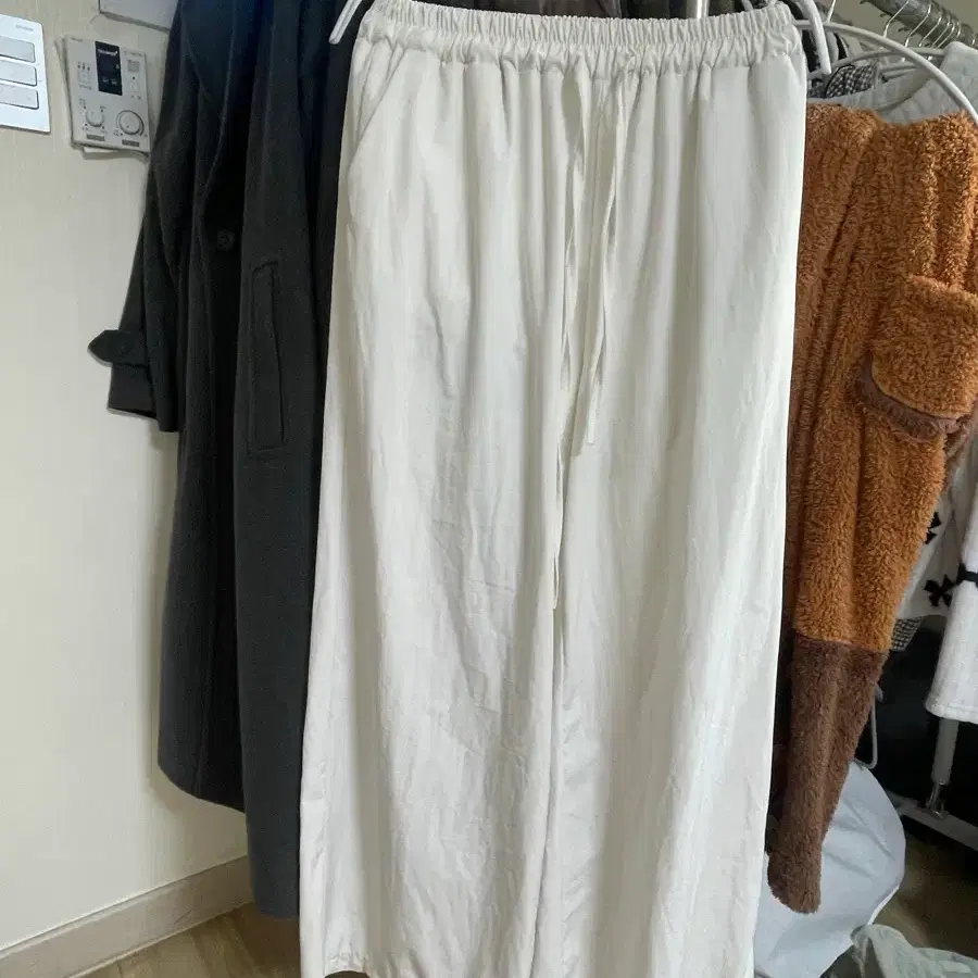 흰색 와이드팬츠 찰랑바지
