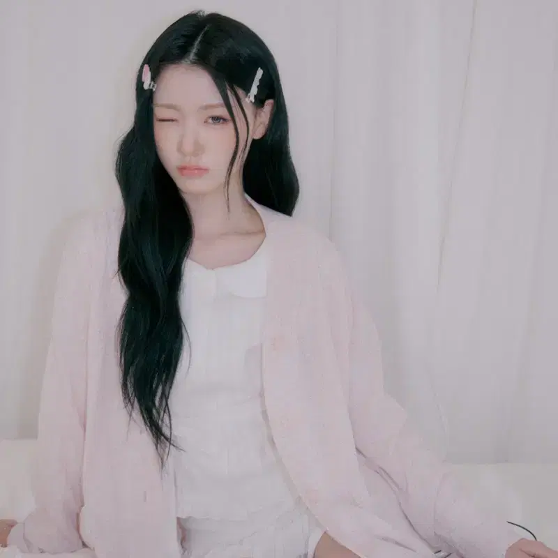 데이니 밀키 블라우스