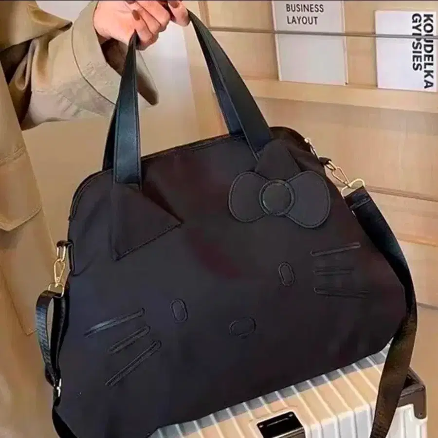 헬로키티 블랙숄더토트백 캐리어손잡이에탈착가능