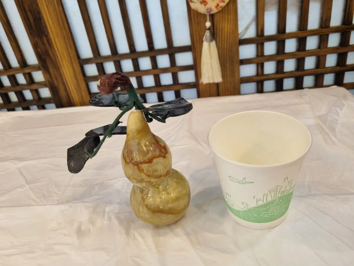 옥 열매 (원석)