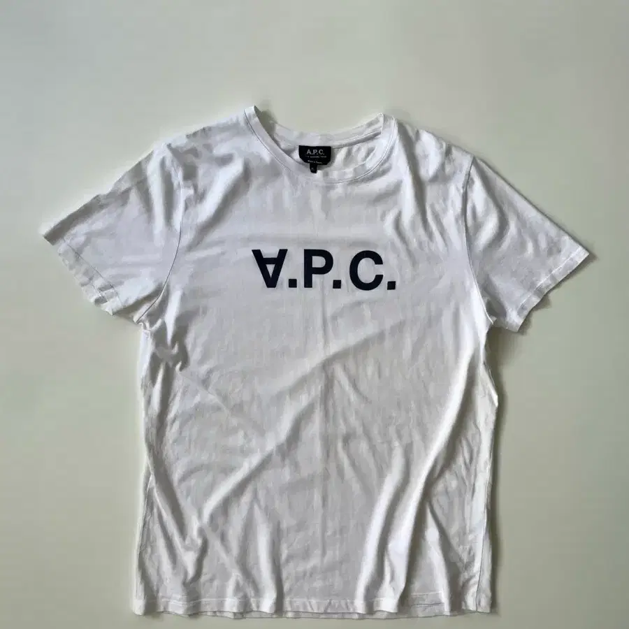 A.P.C. 화이트 티셔츠