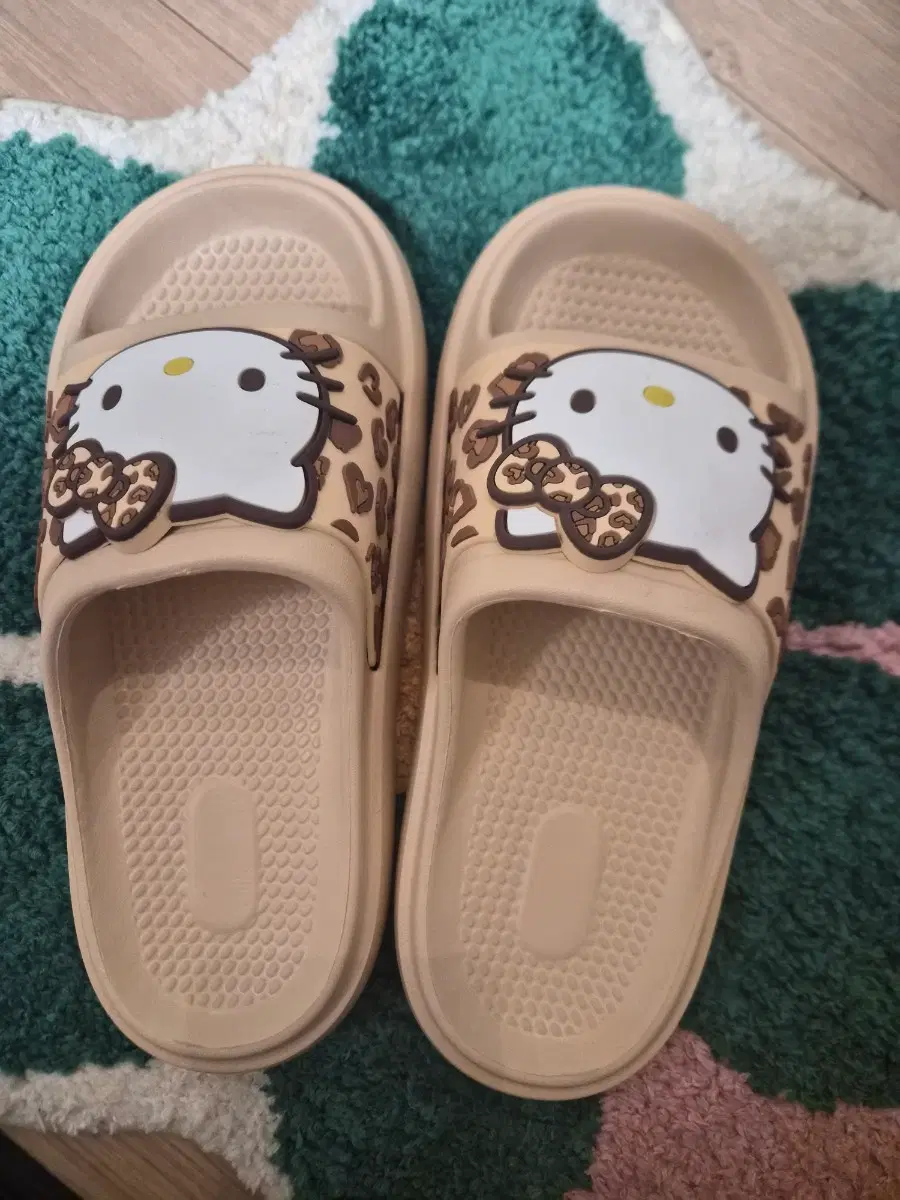 Hello Kitty Leopard Print Slippers (240-245cm)