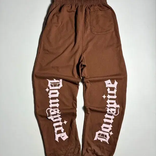 디오스피스 브라운 로고 그래픽 스웻 팬츠 R3403
