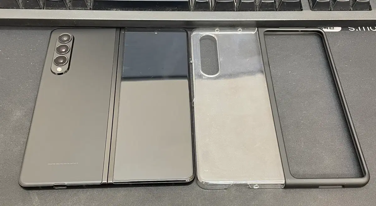 갤럭시Z폴드3 블랙 256GB 무잔상 상태좋은 중고38만3천팝니다.